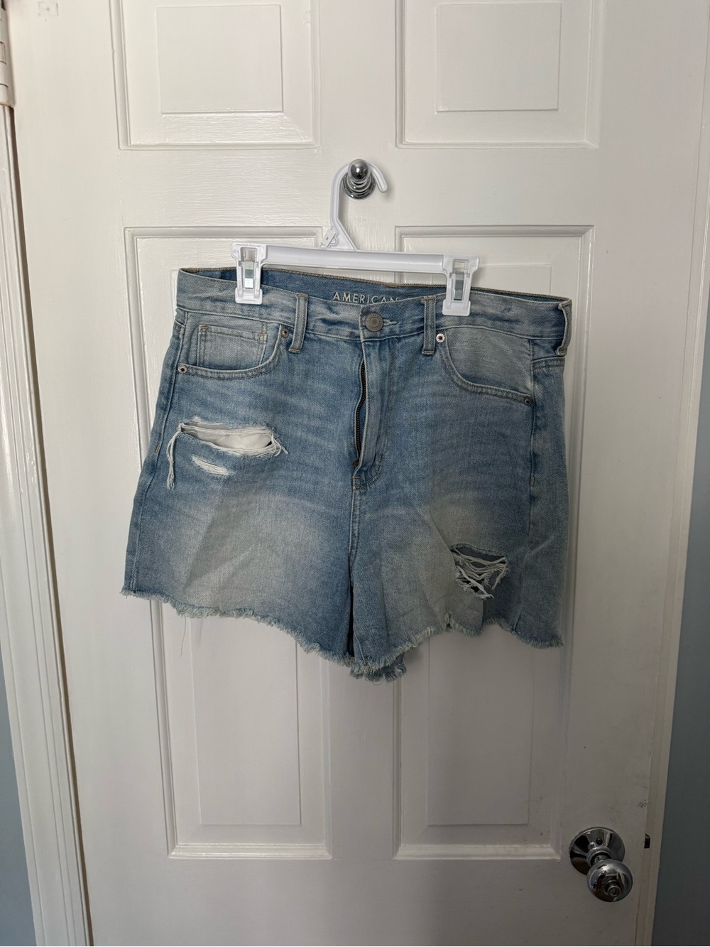 American Eagle Outfitters Light Blue Distressed Denim mom short size 10